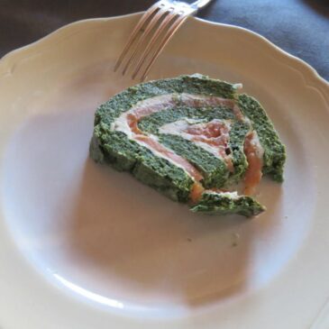 Spinach & smoked salmon rolls